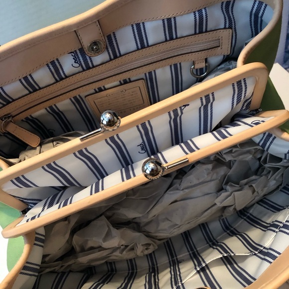 Coach W Rare Hamptons Archive 10th Anniversary - Picture 2 of 4